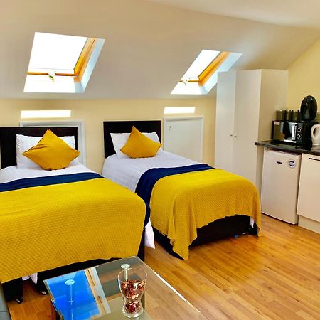 London Studio Apartments, Private Bathroom, Kitchenette, Parking, Np7 Zewnętrze zdjęcie