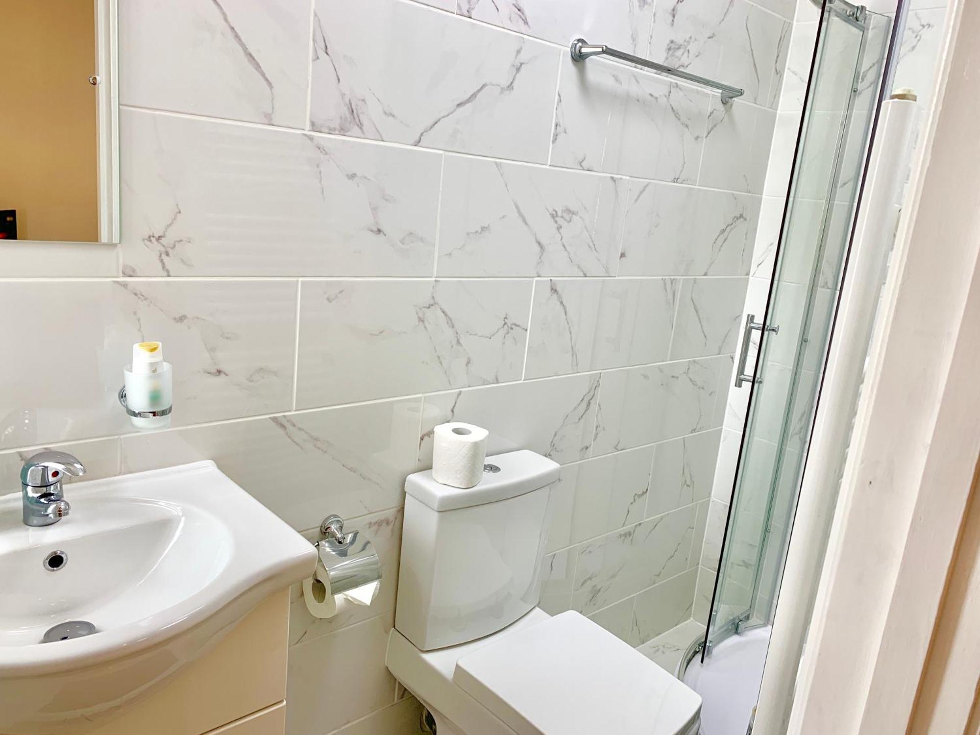 London Studio Apartments, Private Bathroom, Kitchenette, Parking, Np7 Zewnętrze zdjęcie